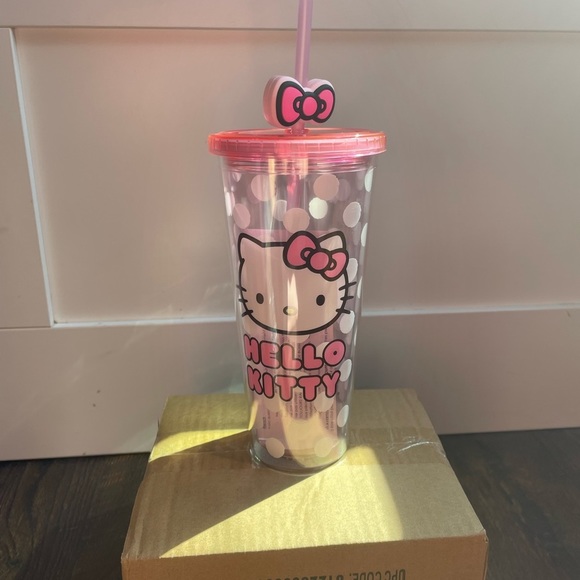 LAST ONE! SANRIO HELLO KITTY FACE CARNIVAL CUP WITH LID AND TOPPER STRAW - Picture 6 of 7